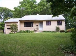 163 Saint Nicholas Ave, Smithtown, NY 11787