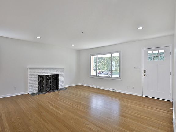 5th image of 316 E Stafford Ave