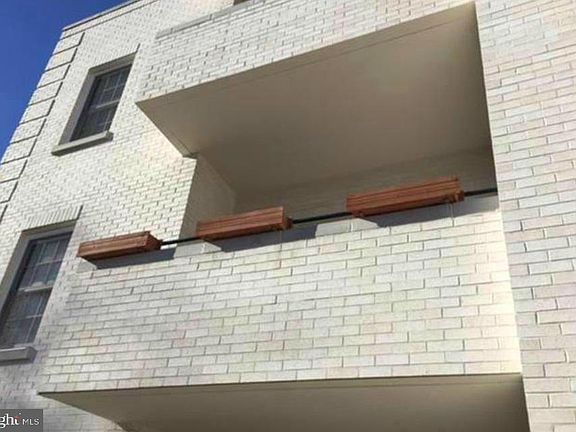 3rd image of 229 N Thomas St Unit 201