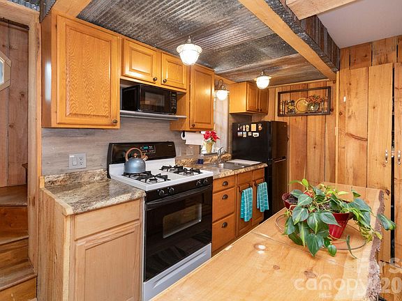 5th image of 2670 Dicks Creek Rd