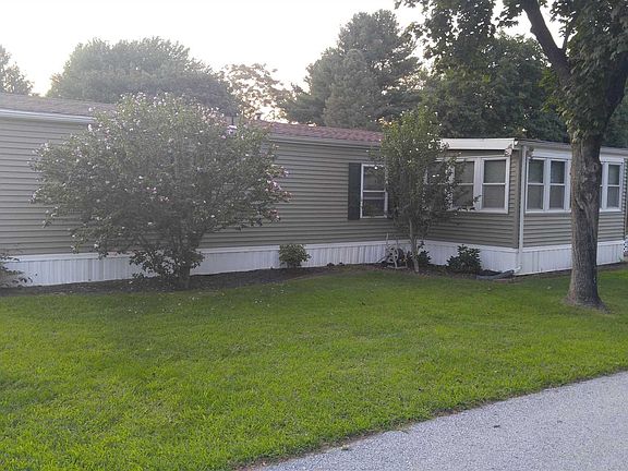 2nd image of 1040 Violet Ave Lot 35
