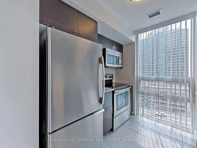 25 Lower Simcoe St #1508 — Photo 15