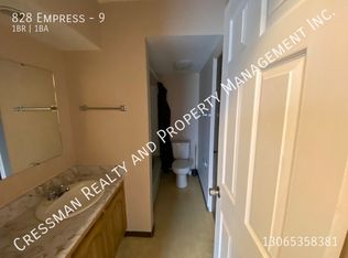 828 Empress, Regina, SK S4T 5E1