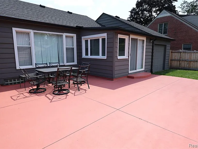 4121 Seminole Dr — Photo 11