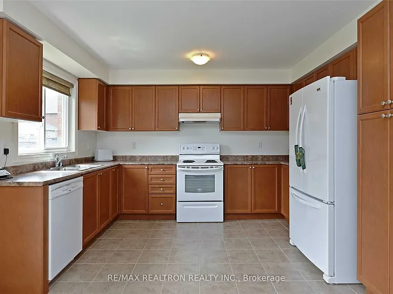 1684 Gower Dr — Photo 11