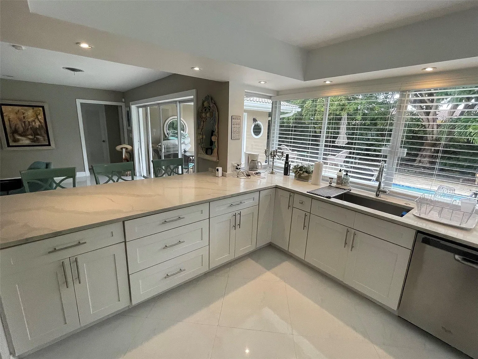 4 bed, 3.0 bath, 1727 sqft, $7,000 — Photo 4
