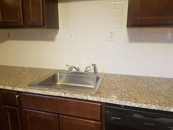3rd image of 905 Saint Patrice Ln