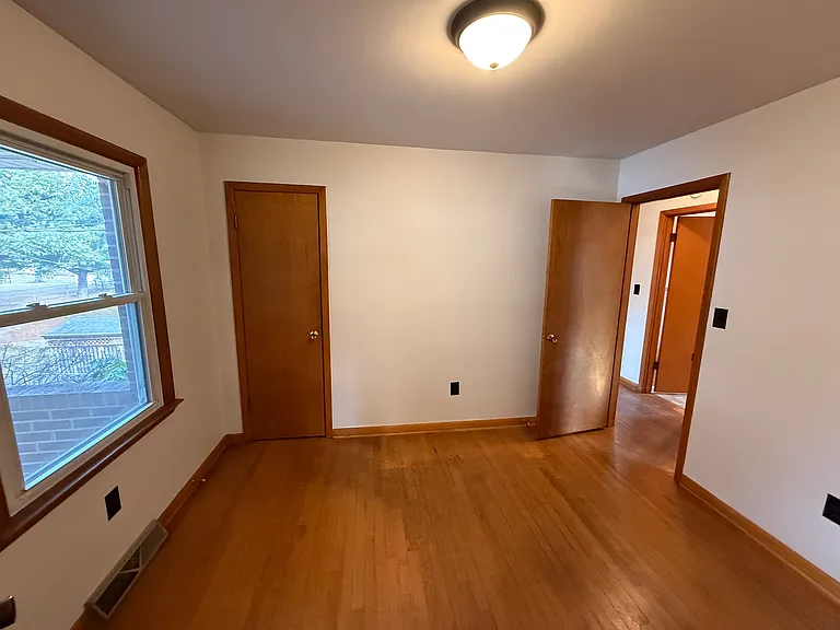 72 Hudson Ave — Photo 8