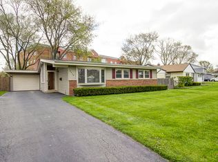 2910 Owl Dr, Rolling Meadows, IL 60008