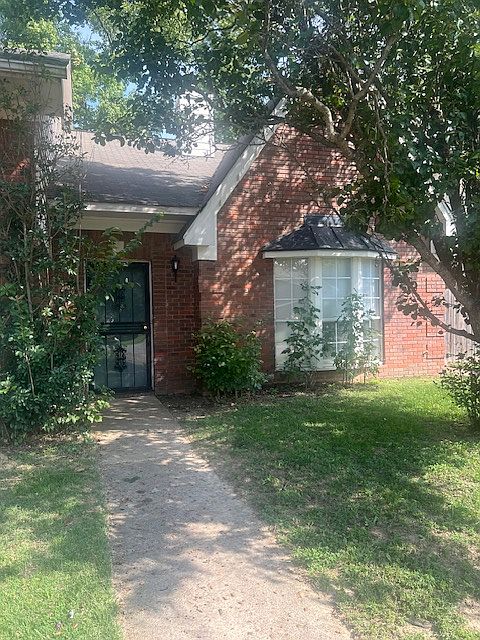 340 Garden Walk N