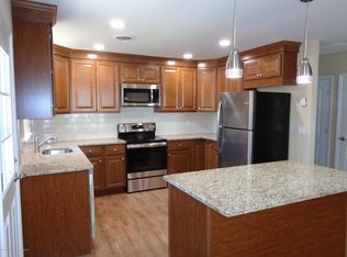 7 Pembroke Ln, Toms River, NJ 08757