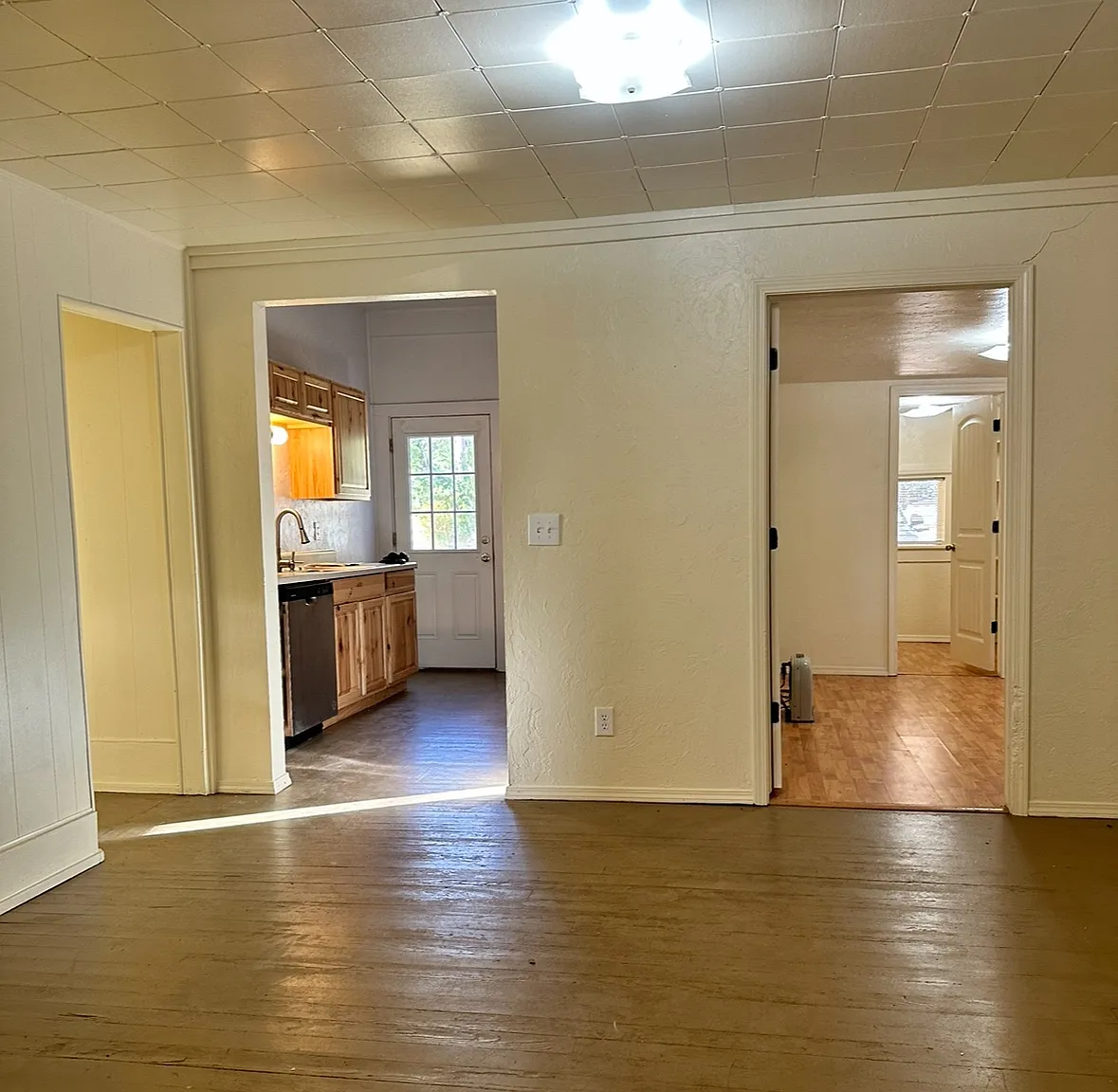 3 bed, 1000 sqft, $1,250 — Photo 3