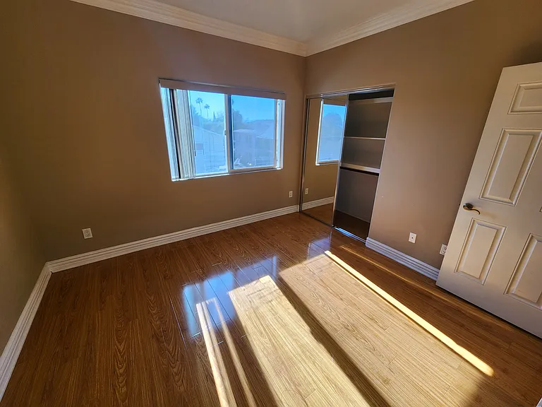 13620 Valerio St #10 — Photo 30