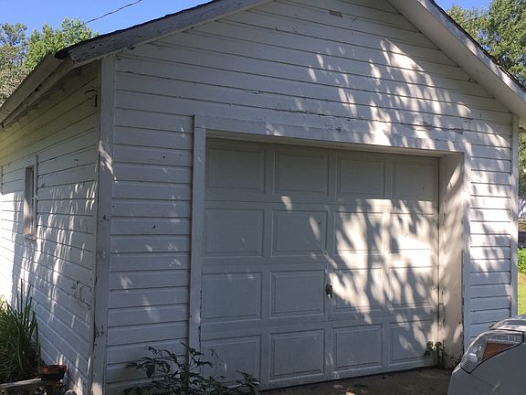 3rd image of 234 S Oakwood St