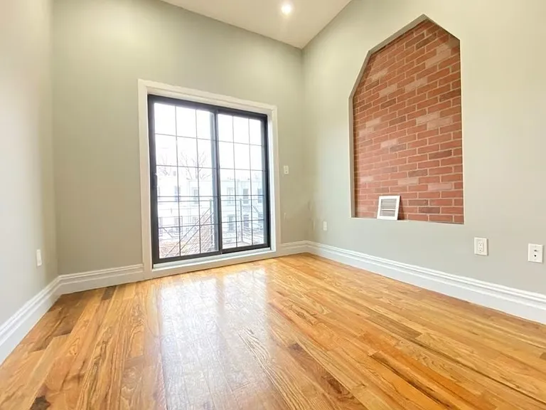 1205 Jefferson Ave #1 — Photo 6