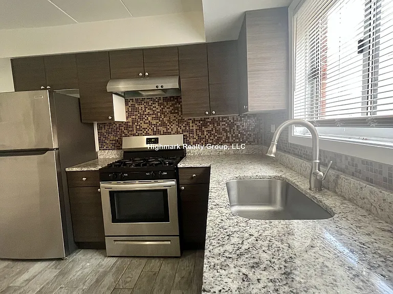 1320 Carol St #4 — Photo 4