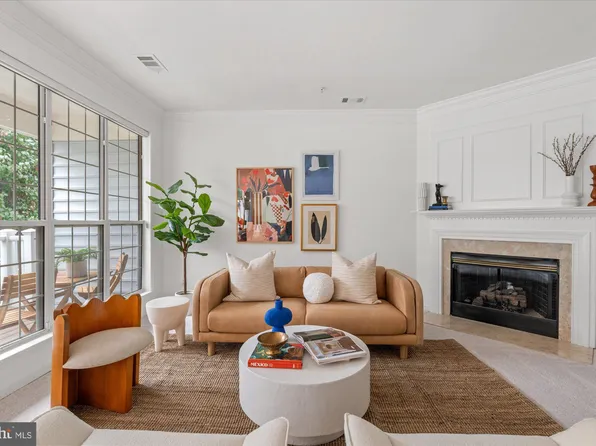 1714 Kingsgate Ct #302, Alexandria, VA 22302