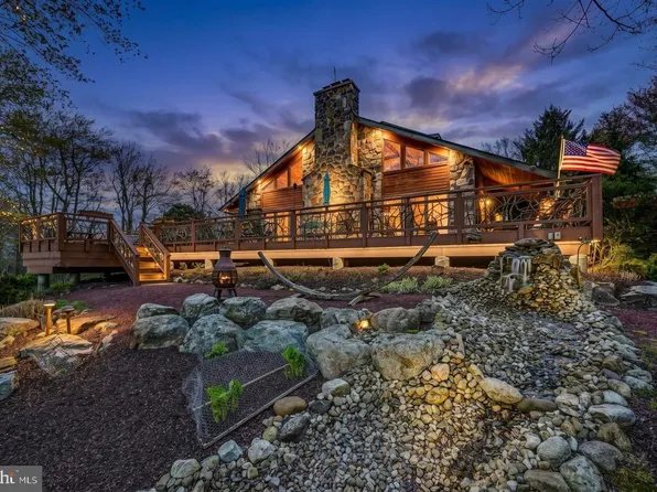 18 Hazlewood Dr, Lake Harmony, PA 18624