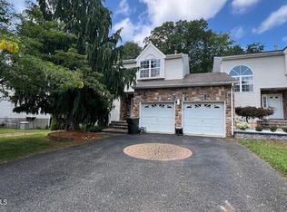 33 Kinglet Ave, Marlboro, NJ 07746