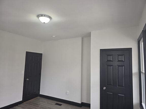 3rd image of 653 S 20th St Floor 1