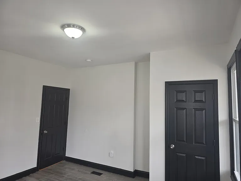 653 S 20th St #1 — Photo 3