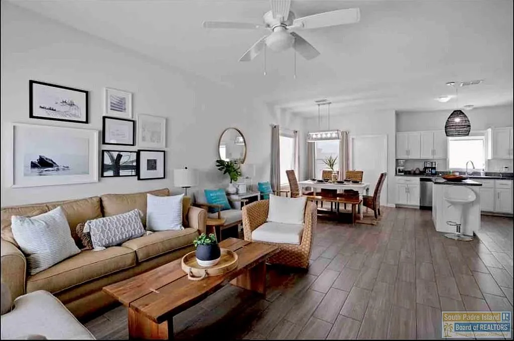 3 bed, 2.5 bath, 1742 sqft, $2,950 — Photo 3