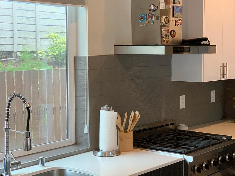3422 Renton Pl S — Photo 16