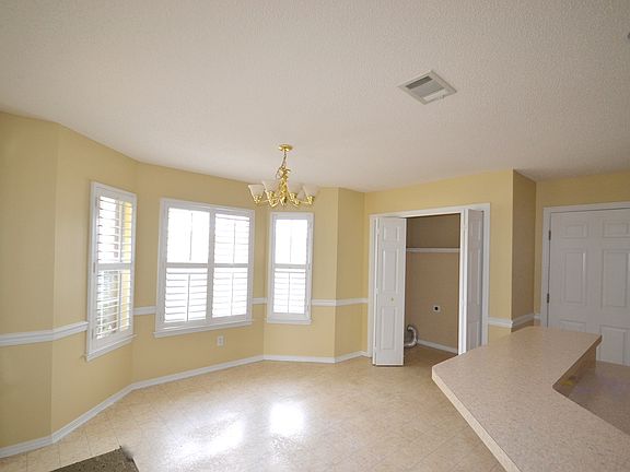 4th image of 8241 Woodstone Dr