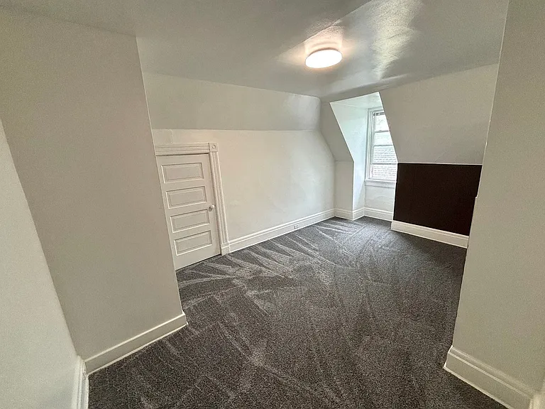 301 W 8th St — Photo 13