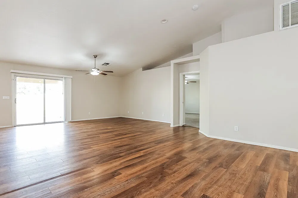 3 bed, 2.0 bath, 1401 sqft, $1,740 — Photo 3