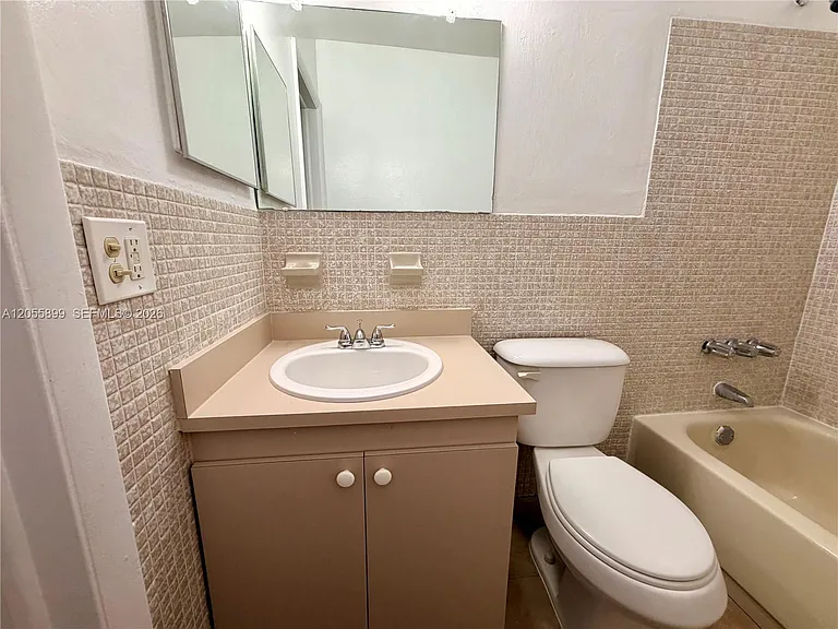 1502 N 57th Ter #1502 — Photo 17