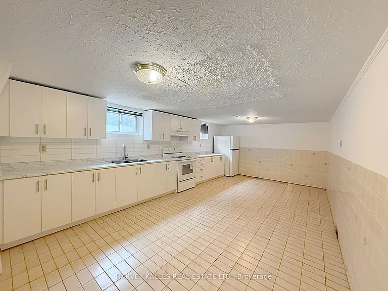 214 Dixon Rd — Photo 12