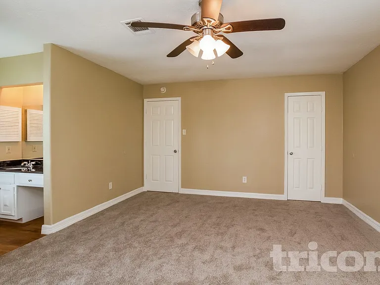 1715 Evesham Dr — Photo 6