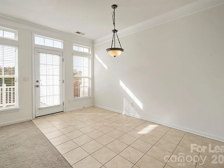 413 Armour St — Photo 8