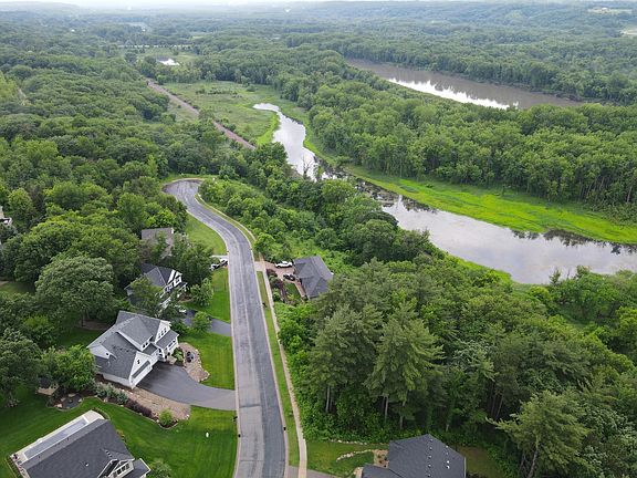 3rd image of 925 Riverview Ln