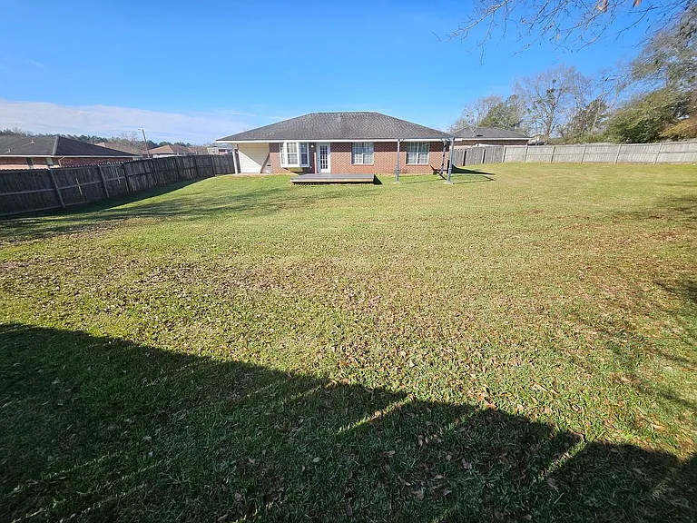 2018 Hickory Dr — Photo 24