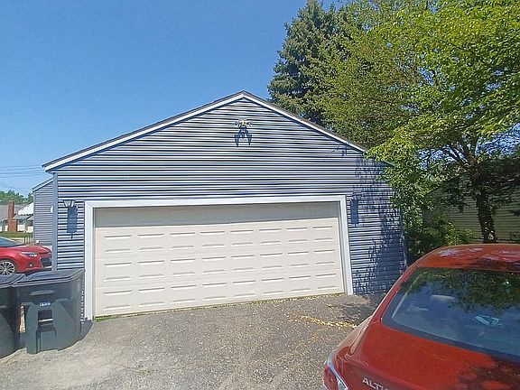 4th image of 903 Silvercrest Ave