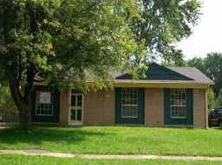 7911 Grenelle Dr, Louisville, KY 40228