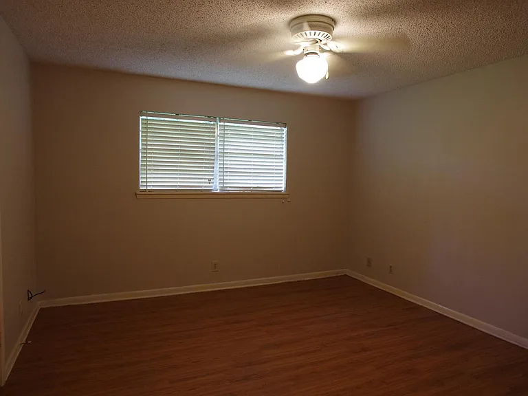 103 Hallie Dr — Photo 15