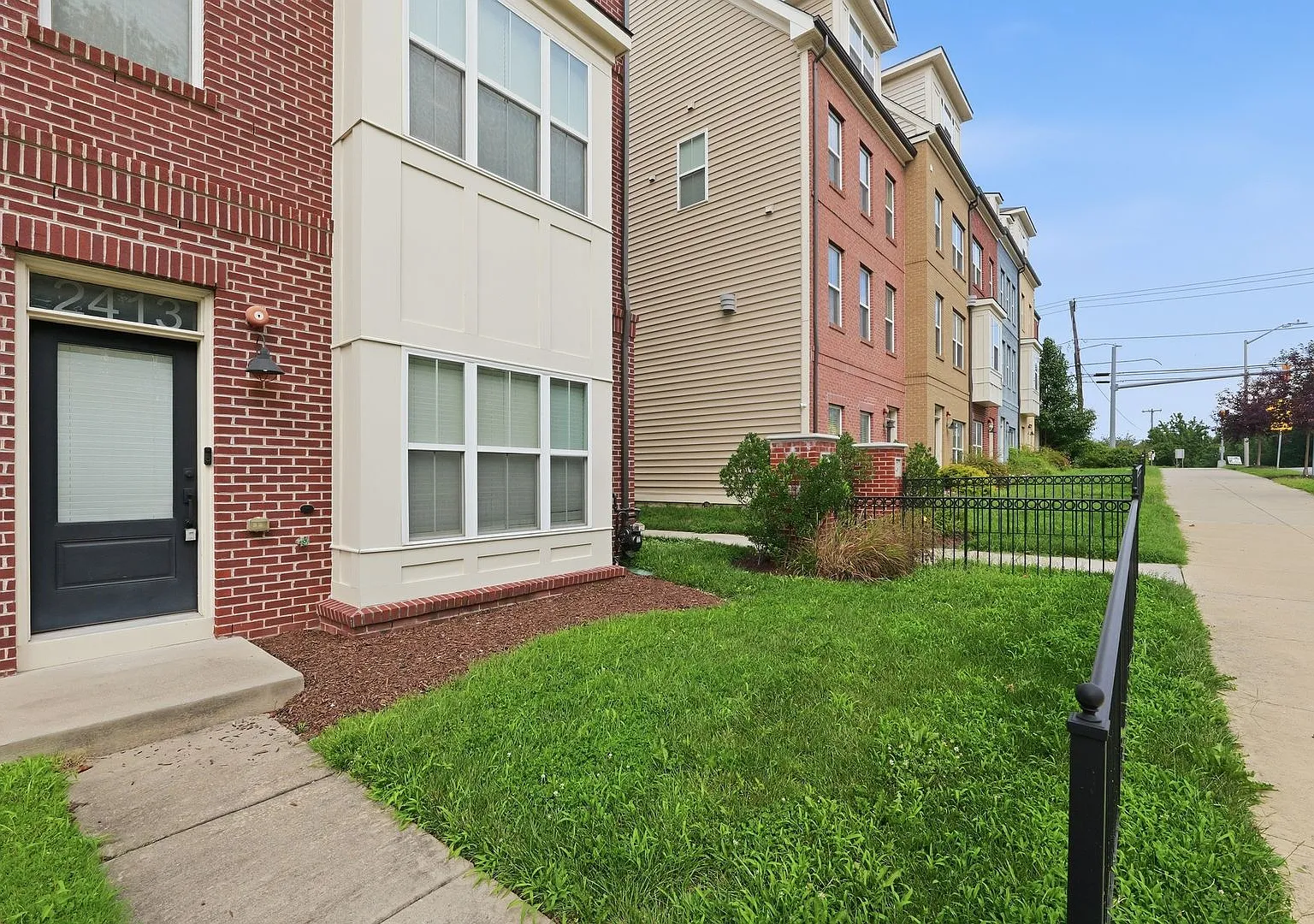 End-Unit 4-Story Colonial/Craftsman Townhome W/2 Balconies, 5-Min Walk To Glenmont Station! — Photo 2