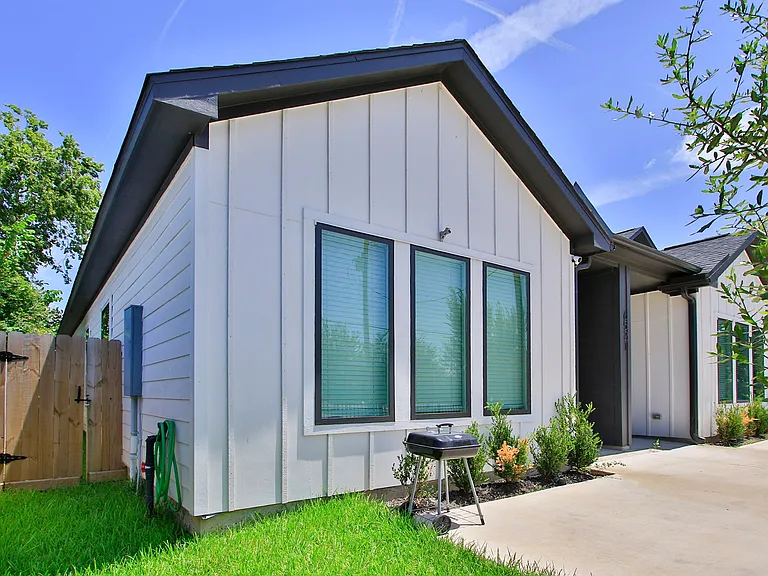 6521 Madrid St — Photo 40