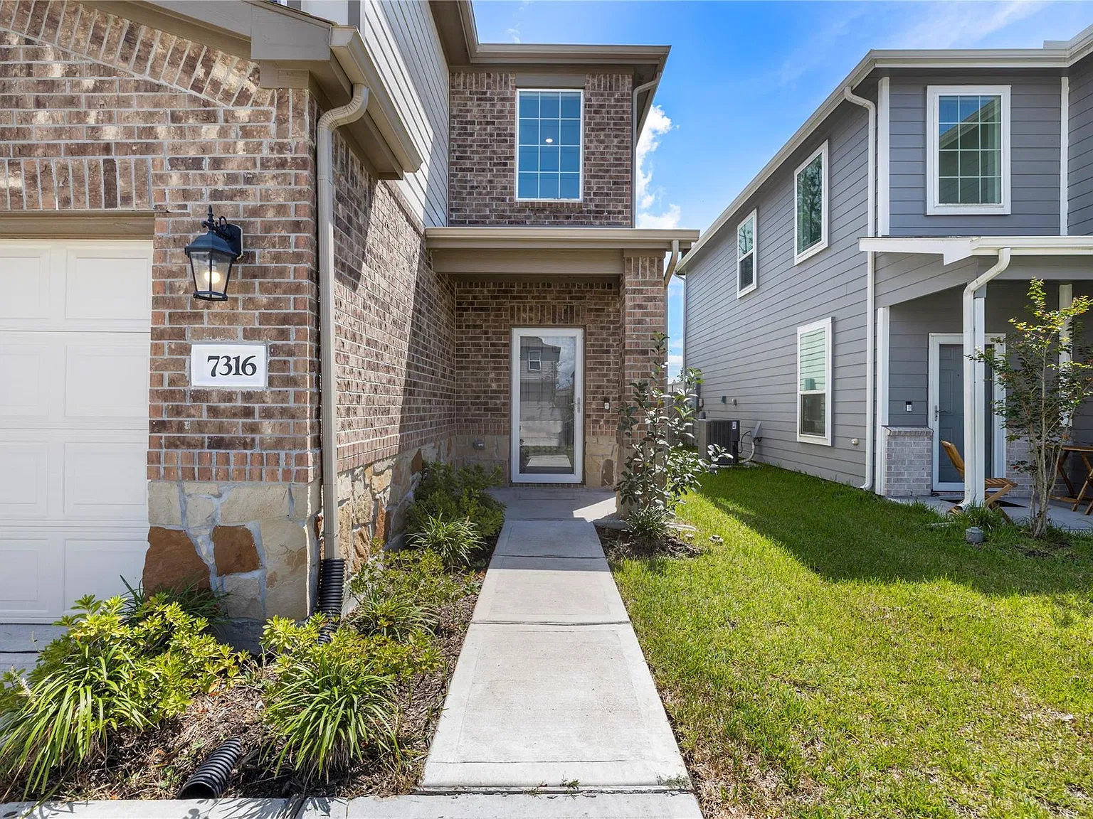4 bed, 2.5 bath, 1900 sqft, $2,350 — Photo 3