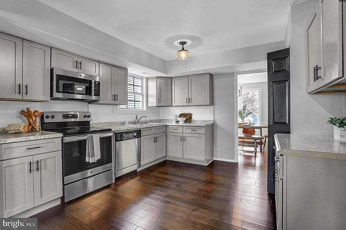 5 bed, 3.0 bath, 2284 sqft, $2,600 — Photo 4