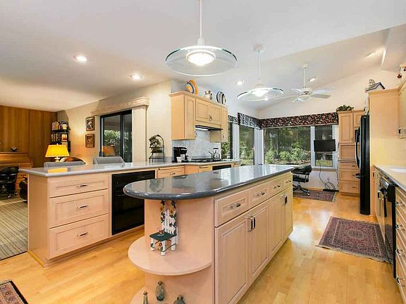 5th image of 50 McGonagle Ct