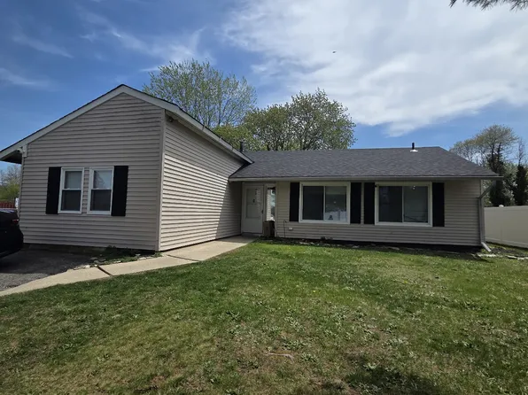 4 Price Ln, Sicklerville, NJ 08081