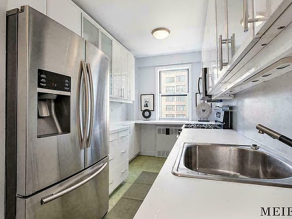 5th image of 345 W 58th St APT 15P
