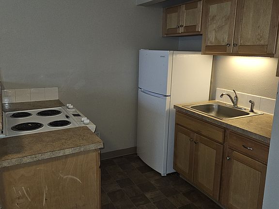 3rd image of 418 Hilda St Unit 10