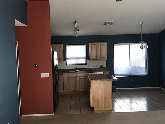 3rd image of 8413 S Hunnic Dr