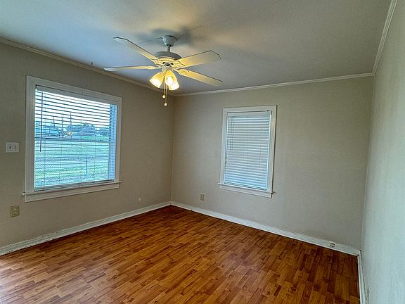 3rd image of 109 W Bradford St