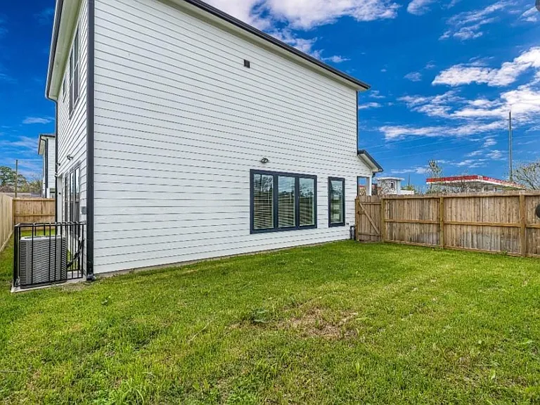 2720 Spence Rd — Photo 3